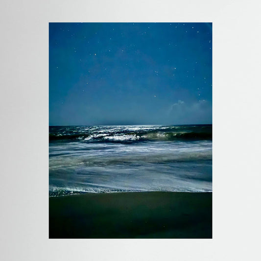 Night sky over the waves 